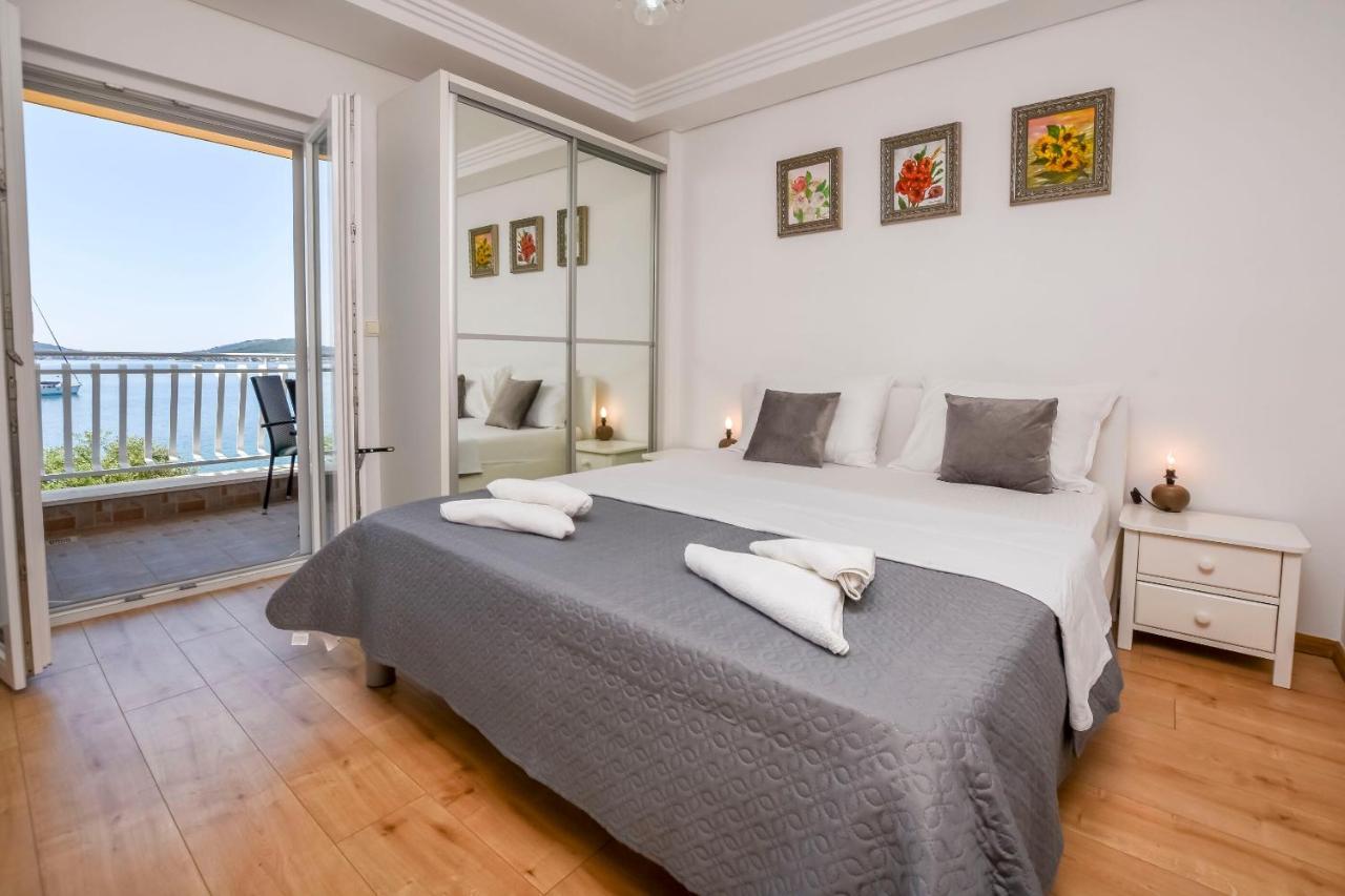 Apartments Silvana Rogoznica  Esterno foto